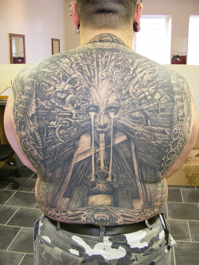 Trabajo de tatuaje estilo blackwork