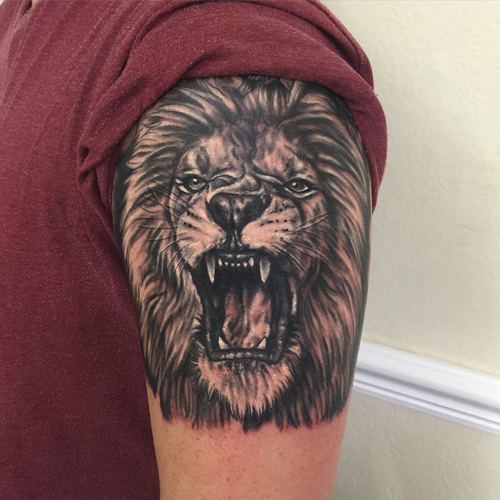 Trabajo de tatuaje estilo realismo